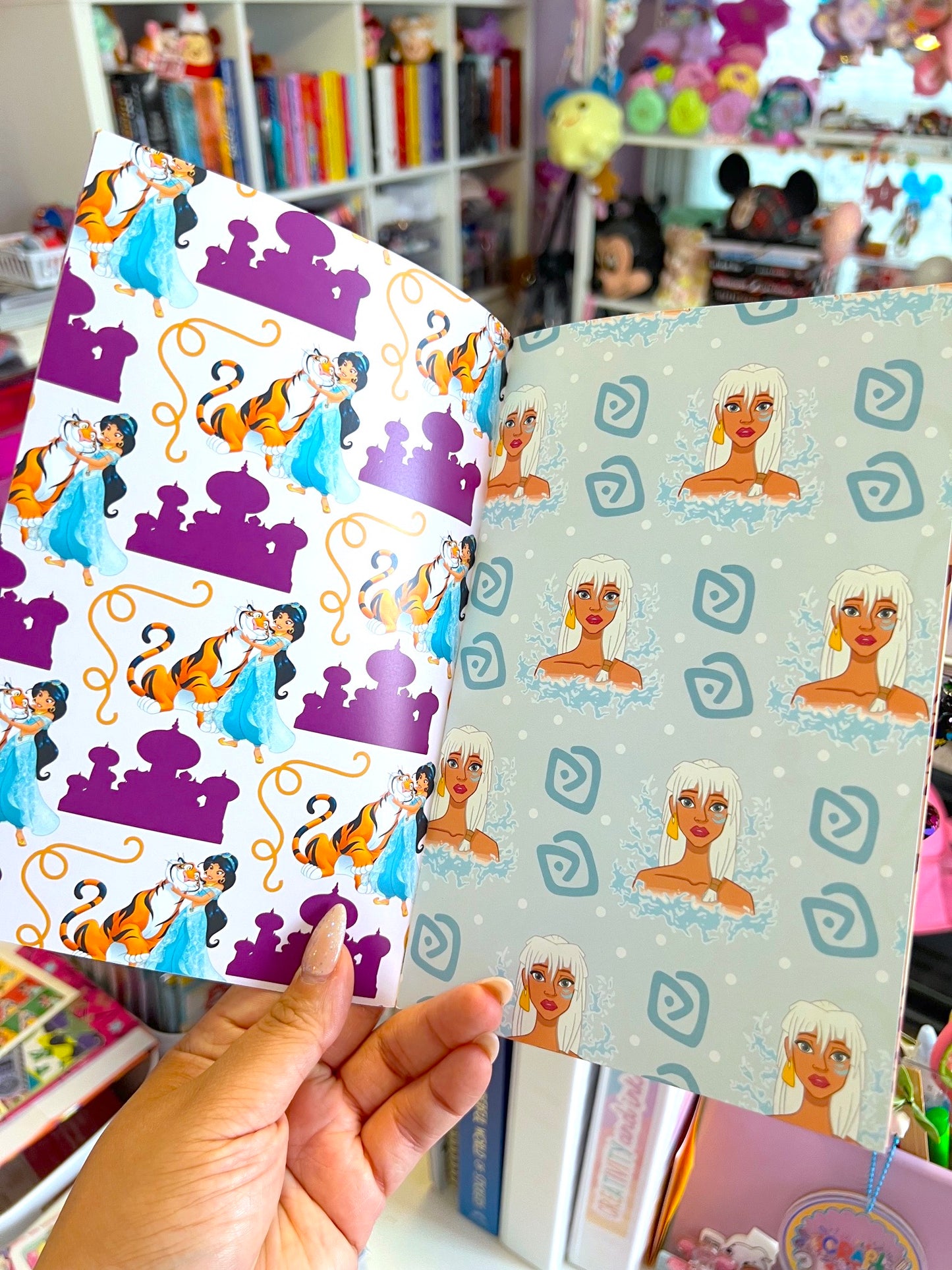 Vol.4 - Princess Edition / Paper Booklet (LIMITED)